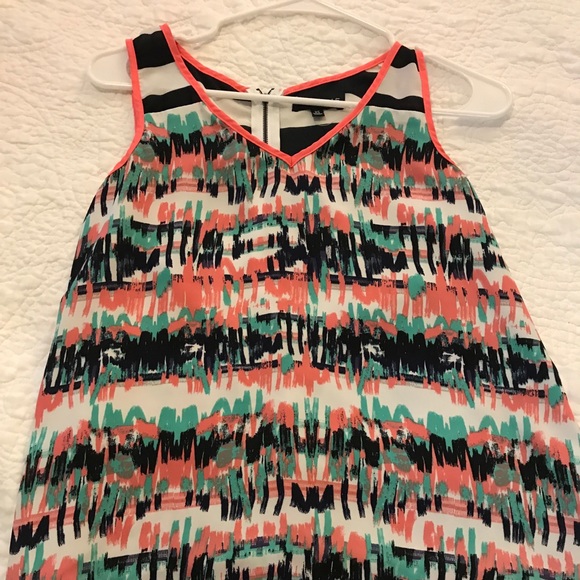FUNKY graphic sleeveless top 🎀💚 - Picture 1 of 5